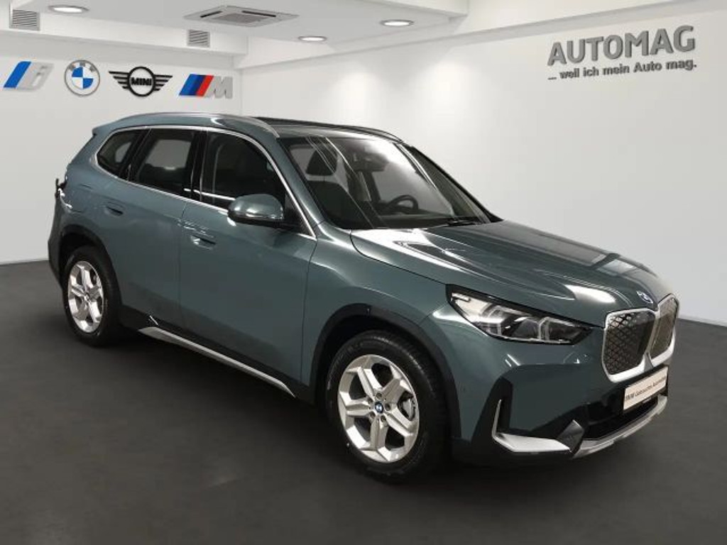 BMW iX1