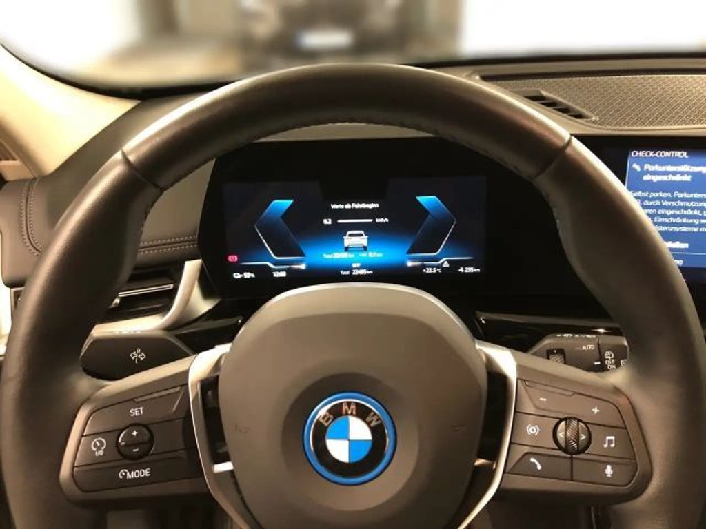 BMW iX1