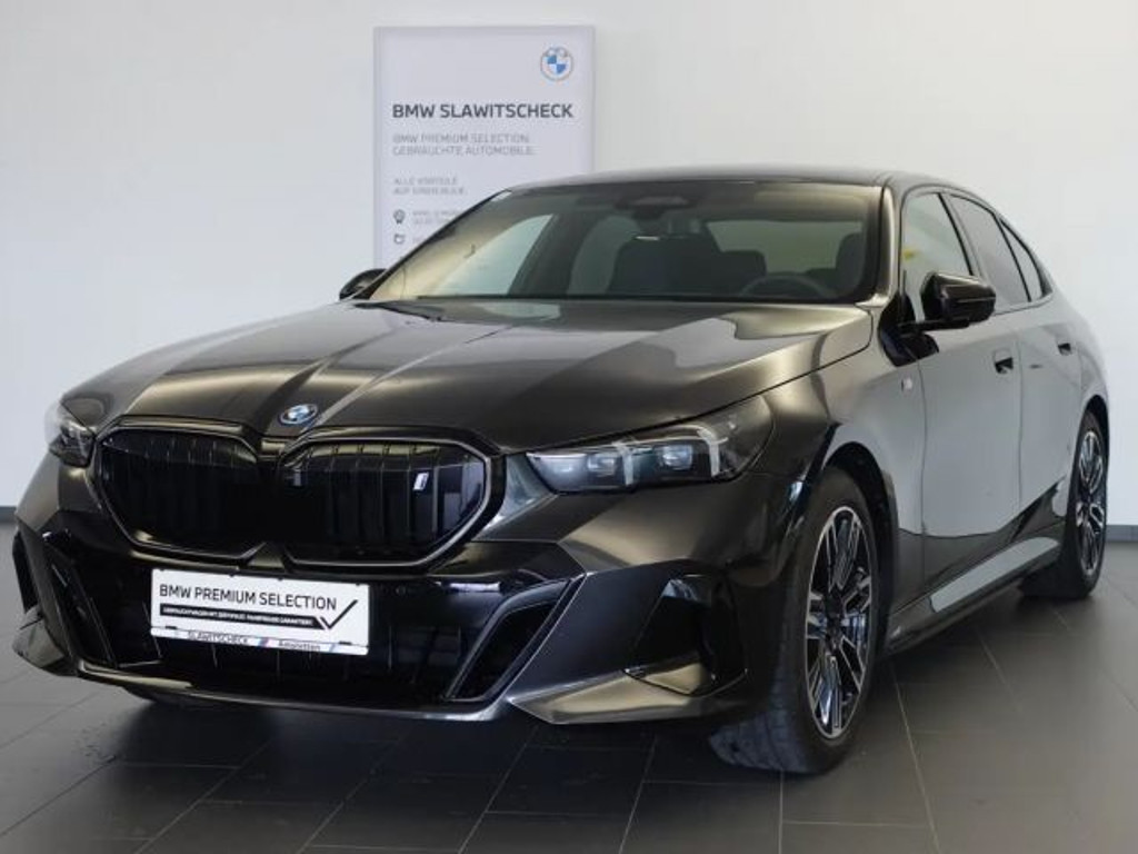 BMW i5 Sedan