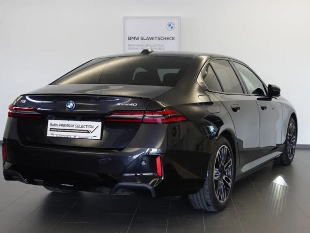 BMW i5