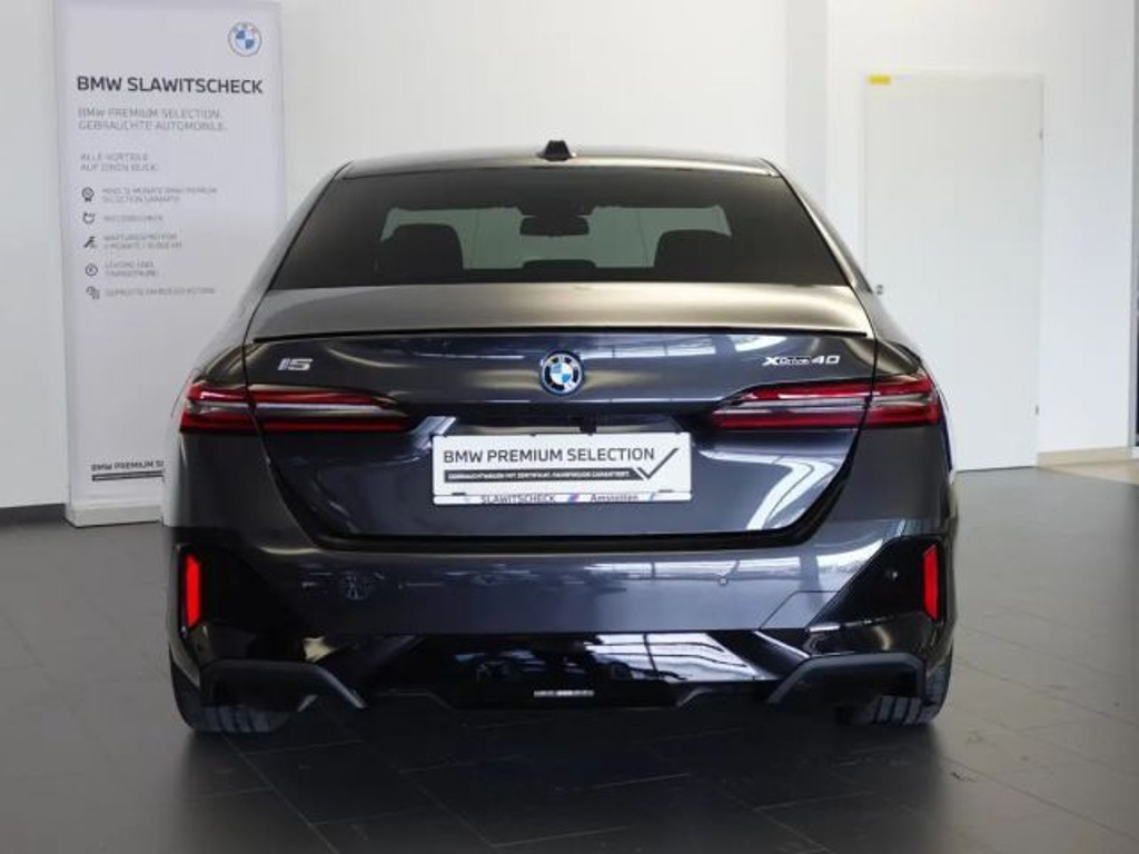 BMW i5