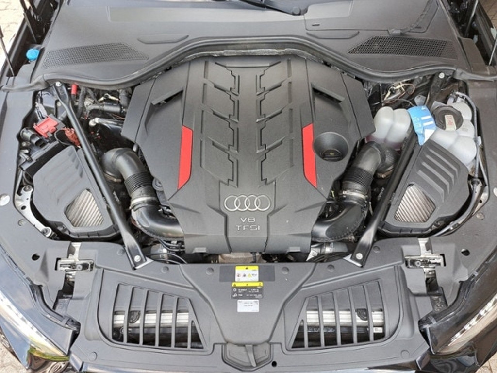 Audi S8