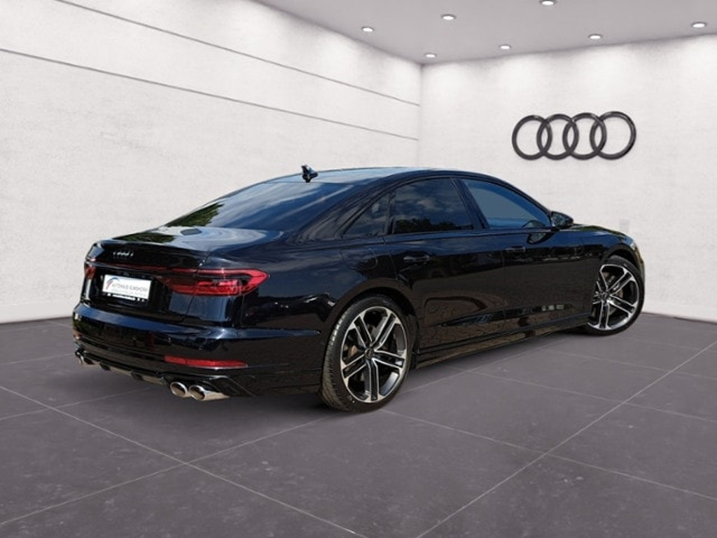 Audi S8