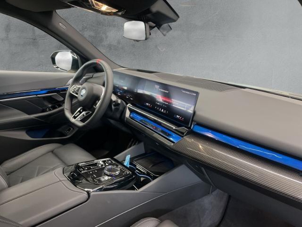 BMW i5 xDrive Sedan M60