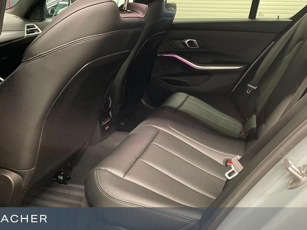 BMW 3 Serie 320 xDrive Sedan 320i