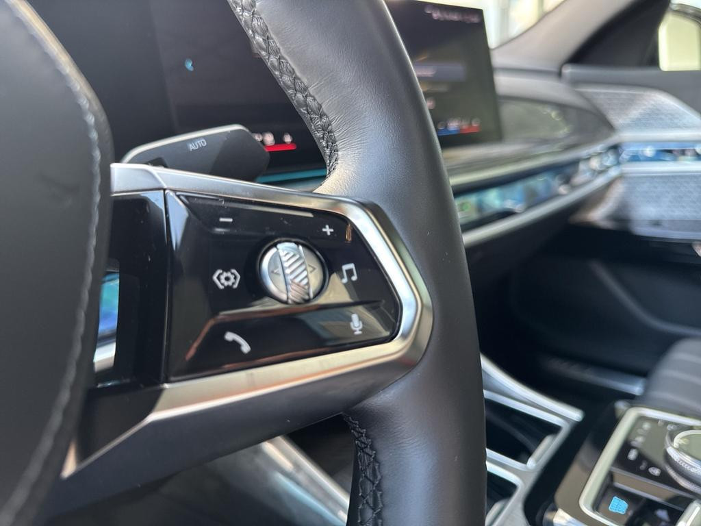 BMW i7