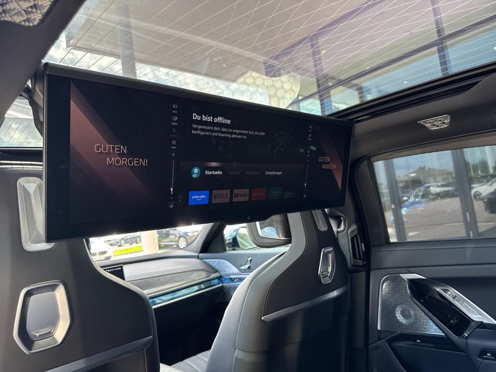 BMW i7
