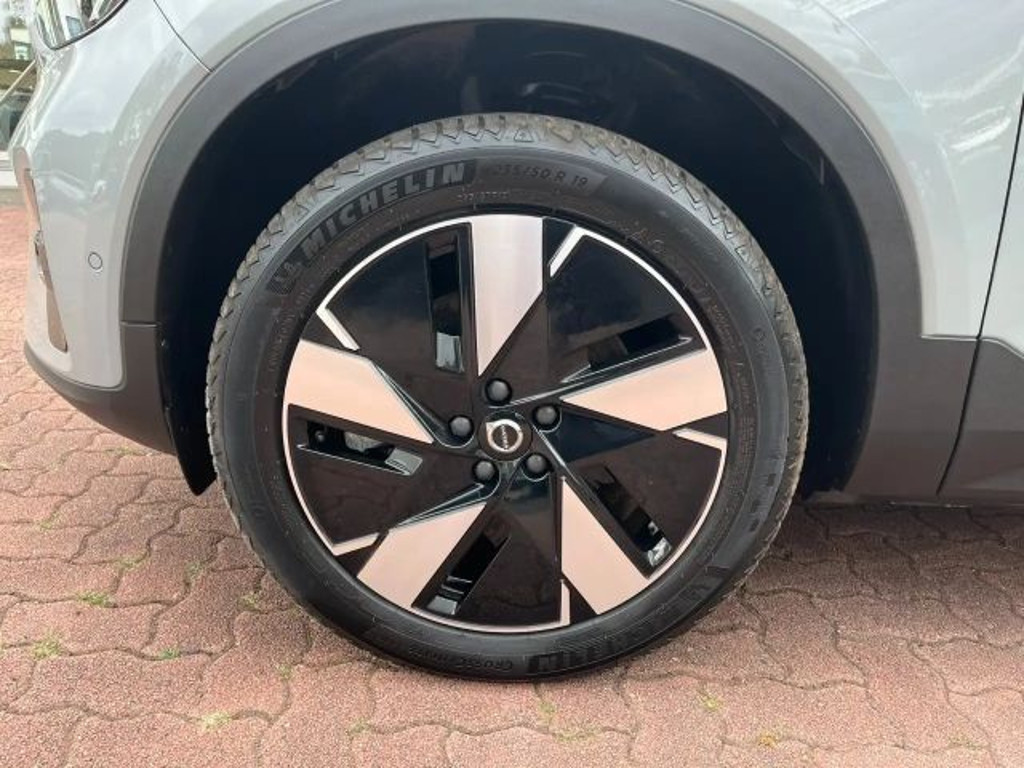 Volvo EX40