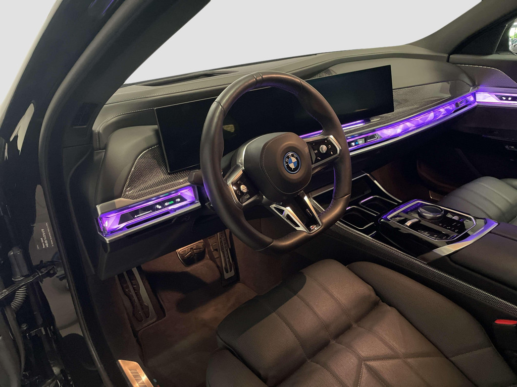 BMW i7