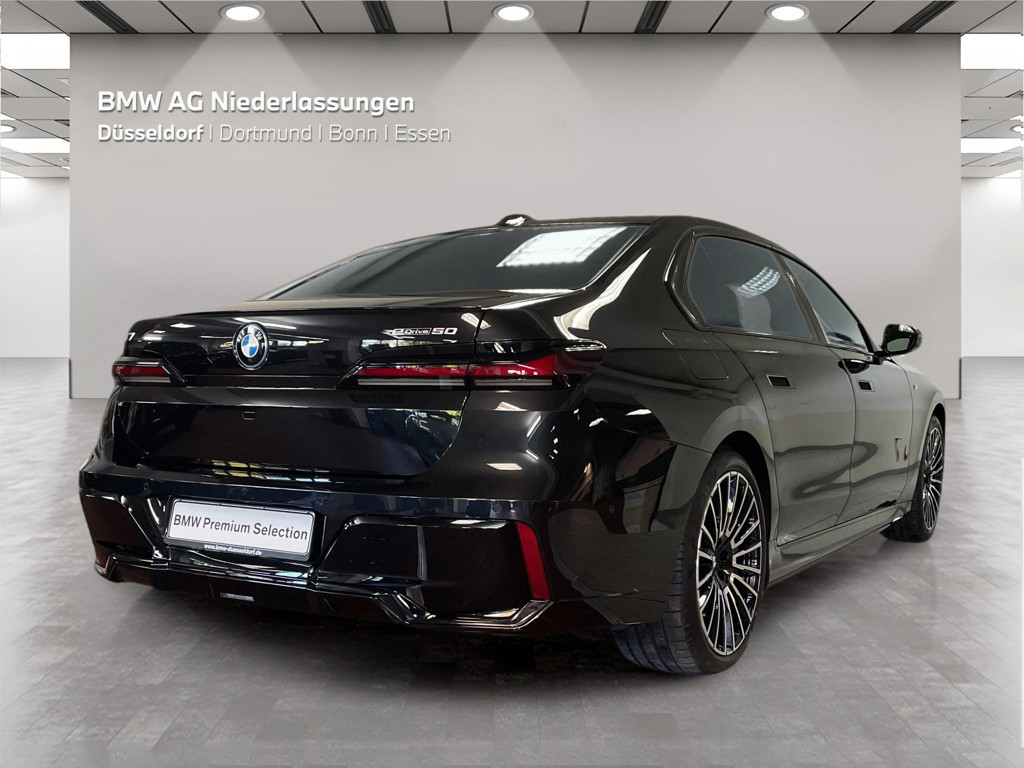 BMW i7