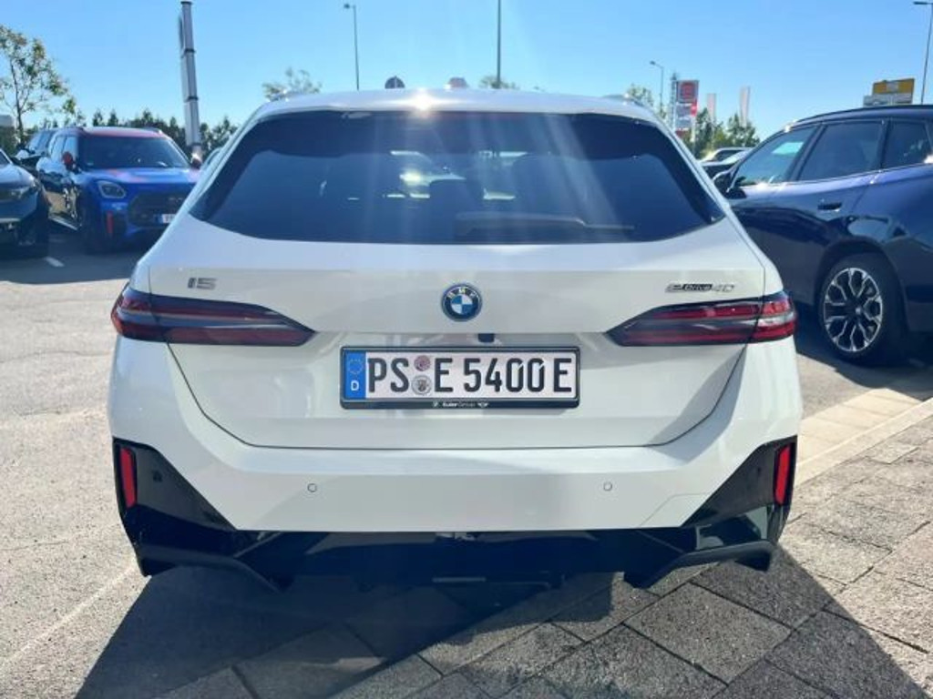 BMW i5