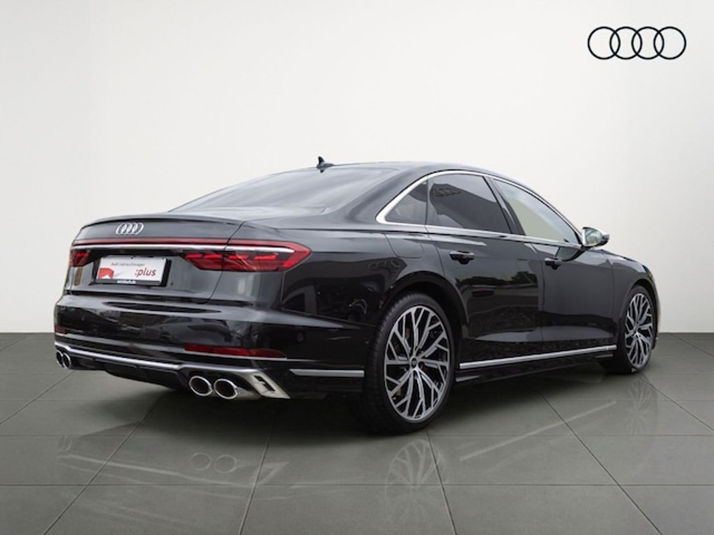Audi S8