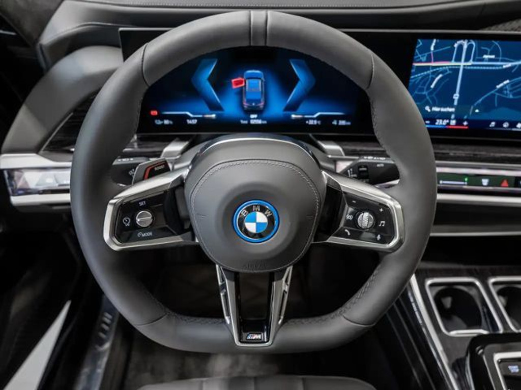BMW i7