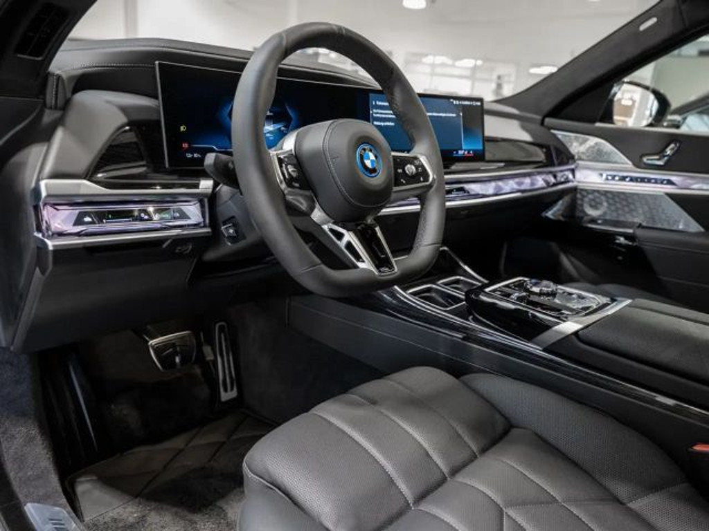 BMW i7
