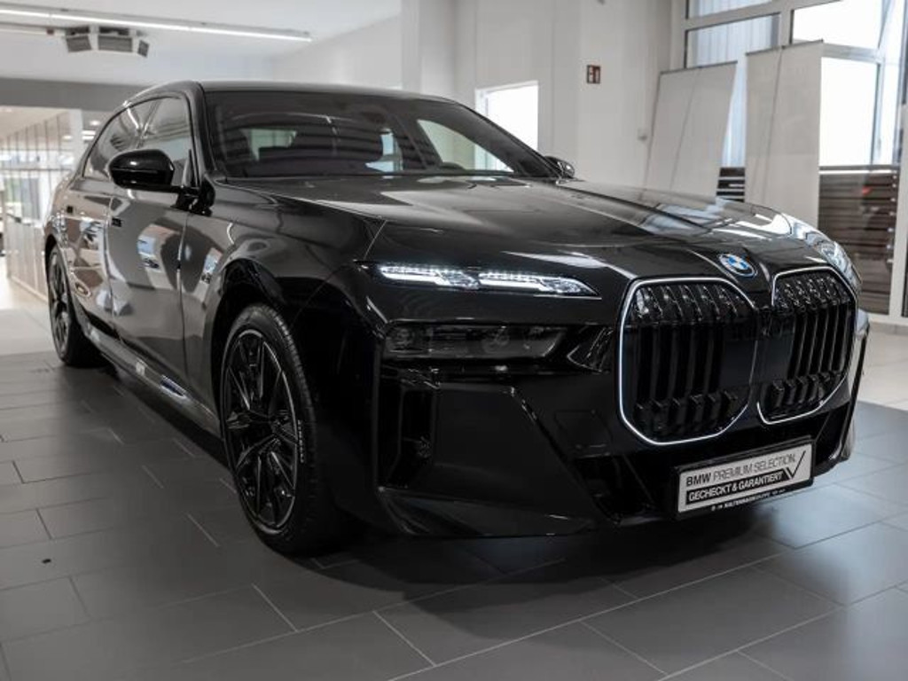 BMW i7
