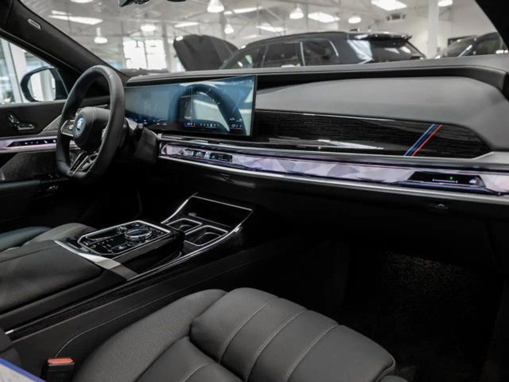 BMW i7