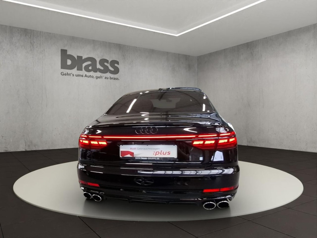 Audi S8