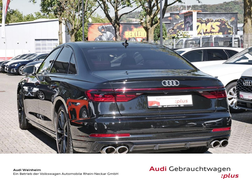 Audi S8