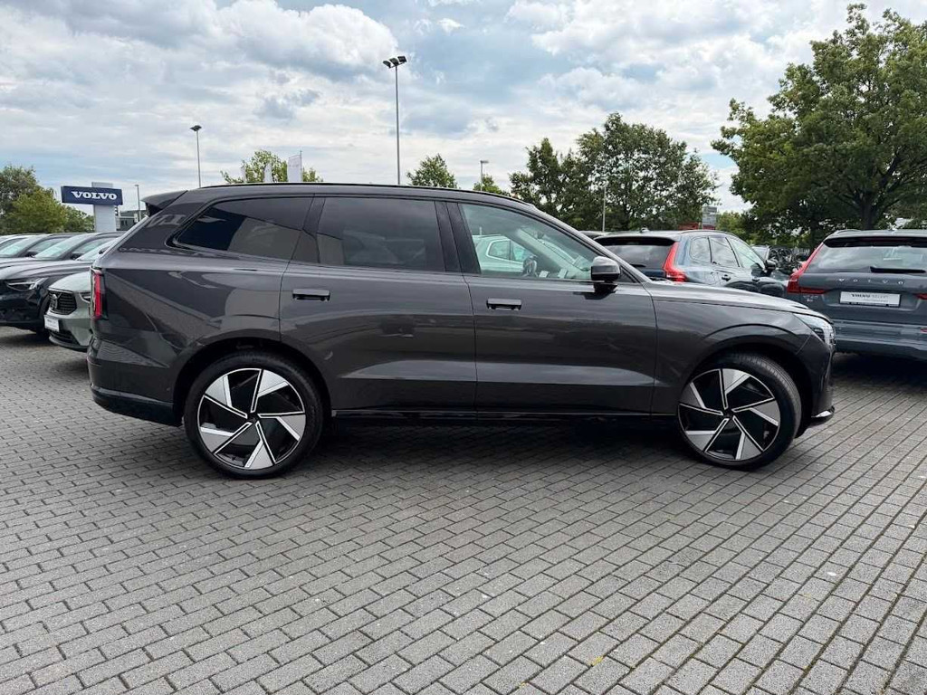 Volvo EX90