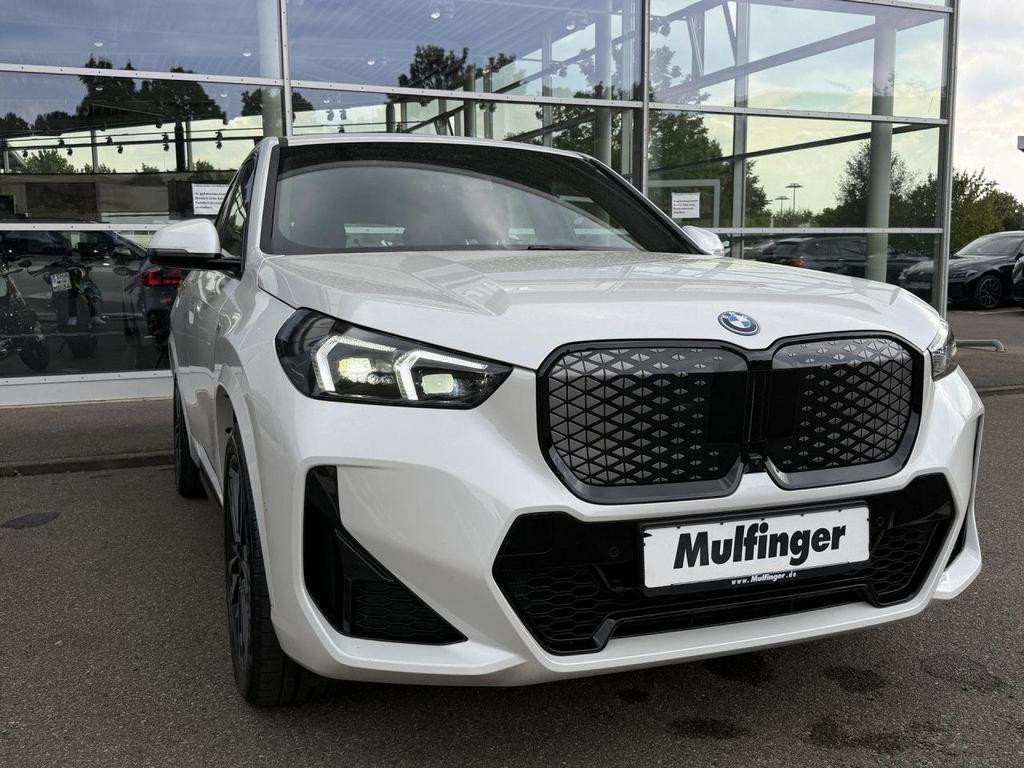 BMW iX1
