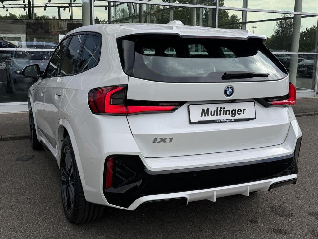 BMW iX1
