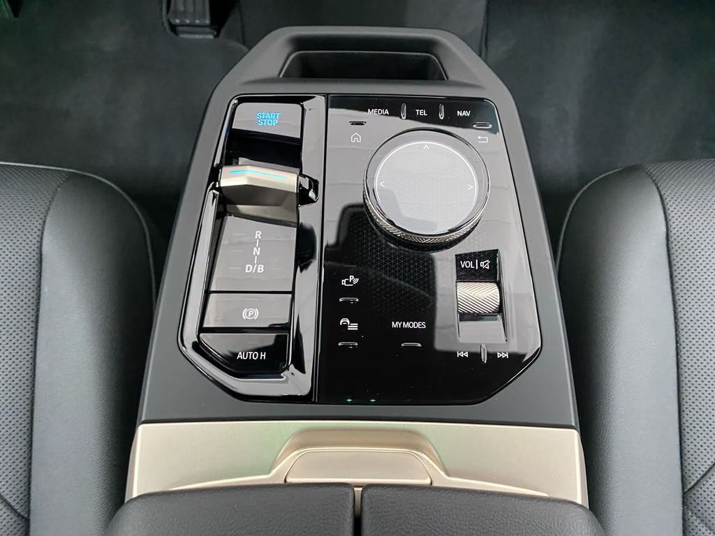 BMW iX