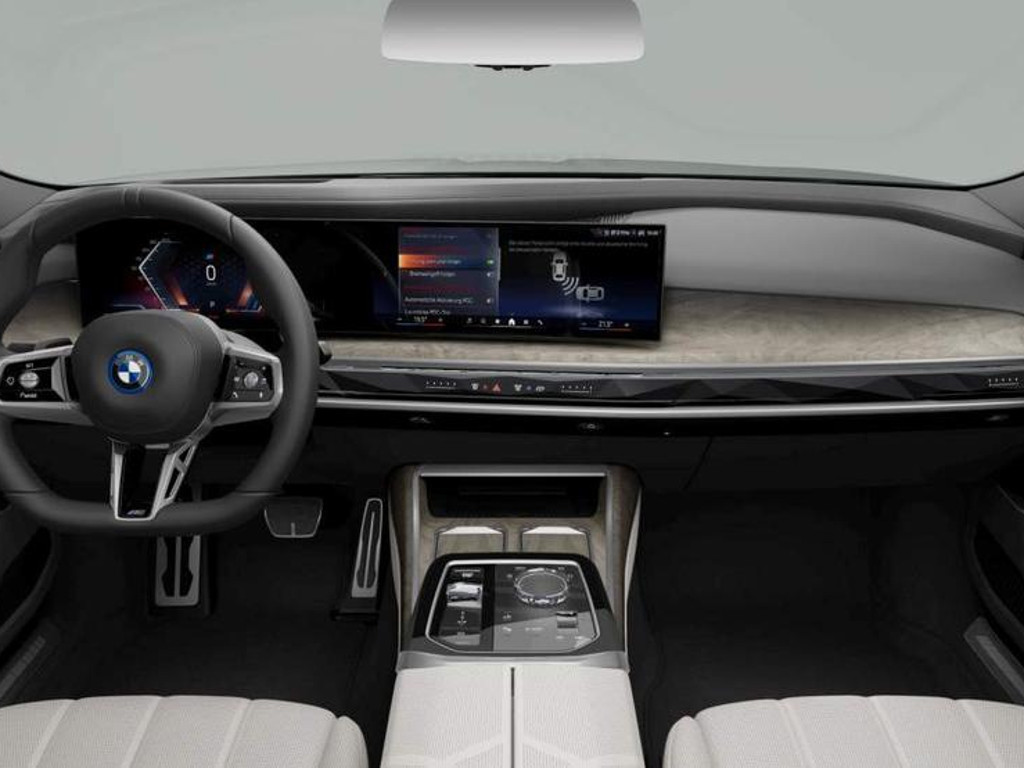 BMW i7