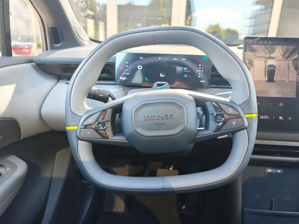 Lynk&Co 02