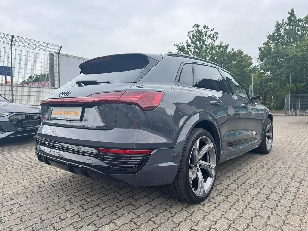 Audi SQ8 e-tron