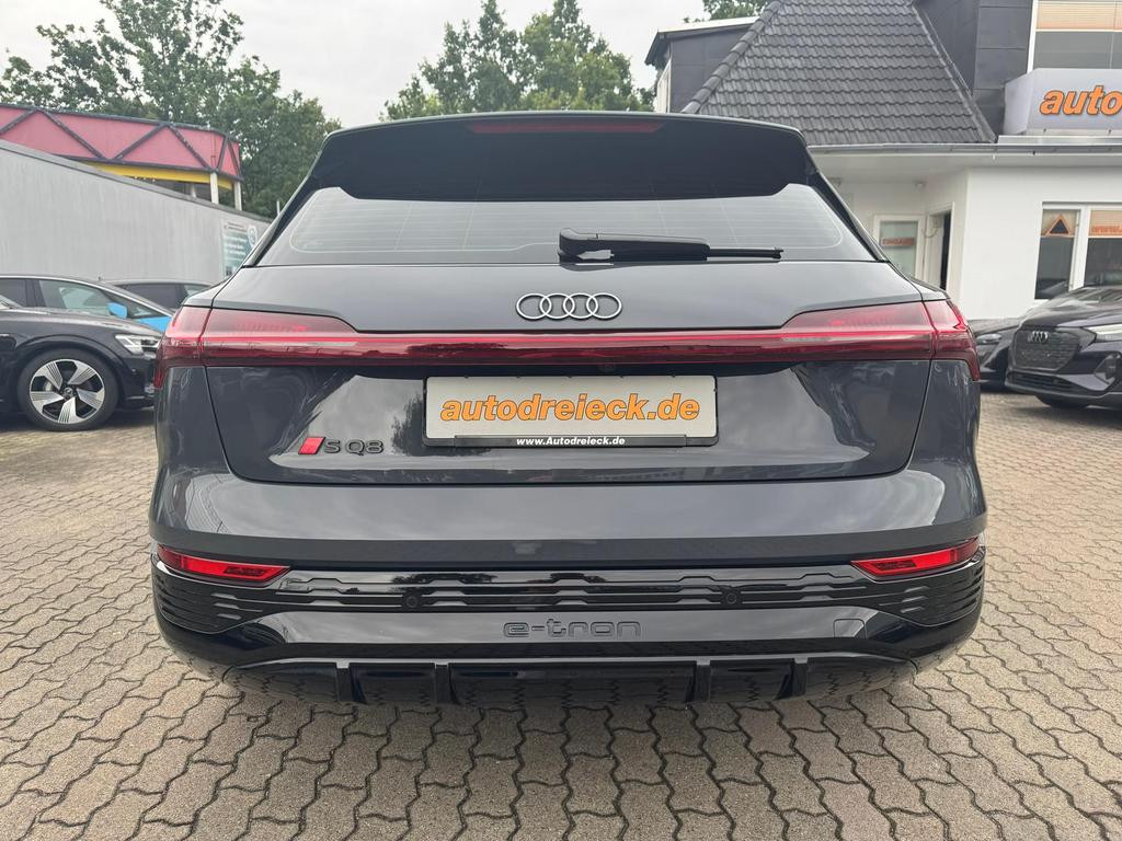 Audi SQ8 e-tron