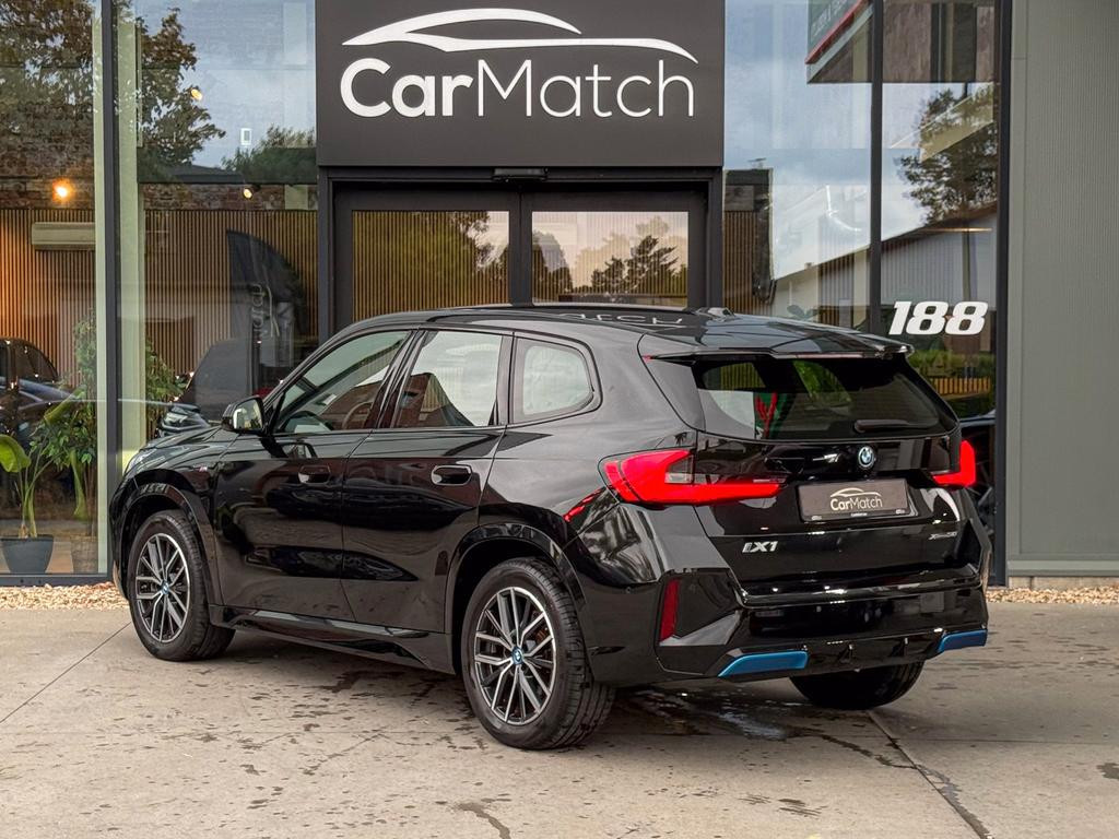 BMW iX1