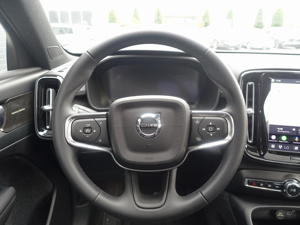 Volvo EX40