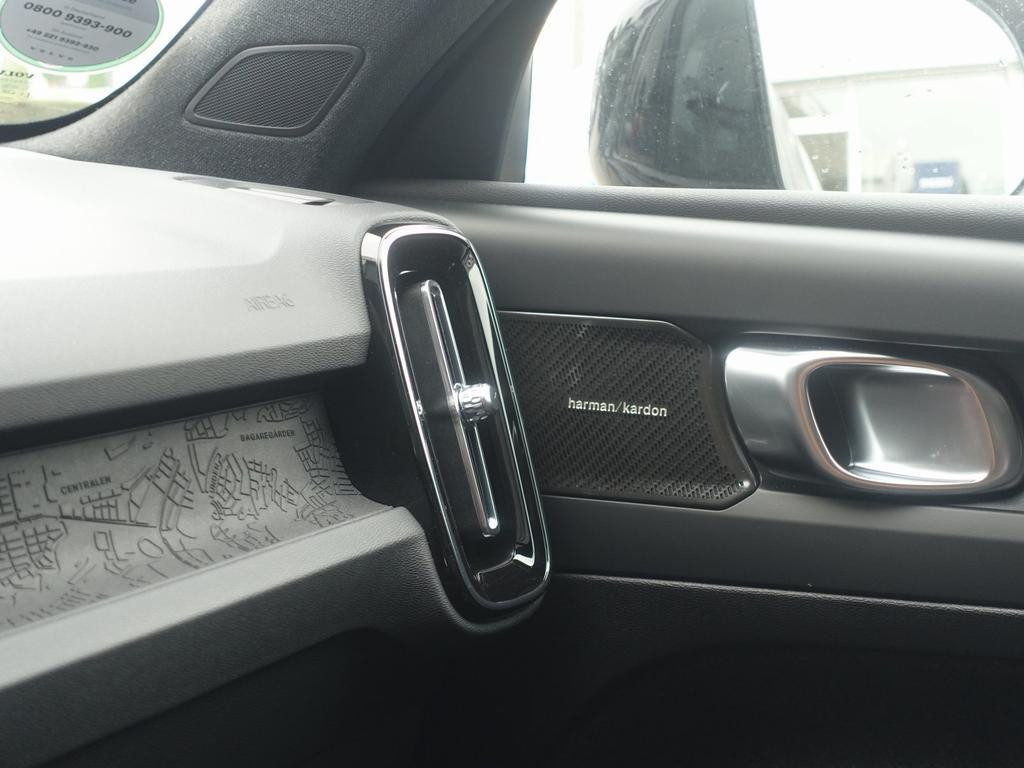 Volvo EX40
