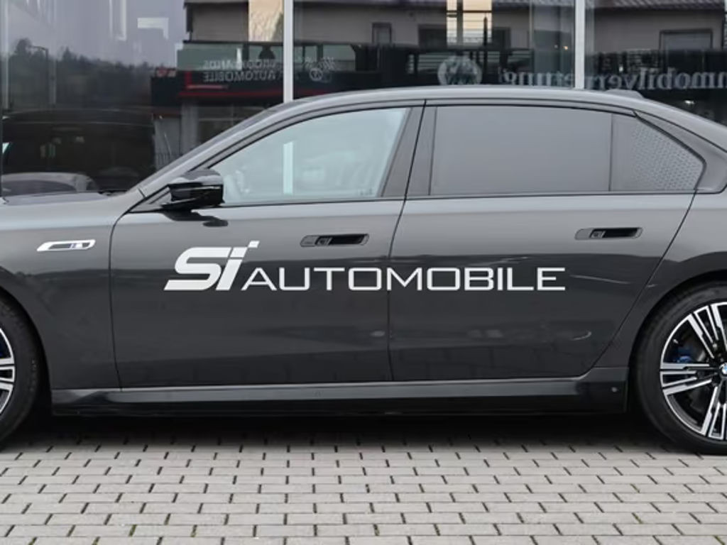 BMW i7