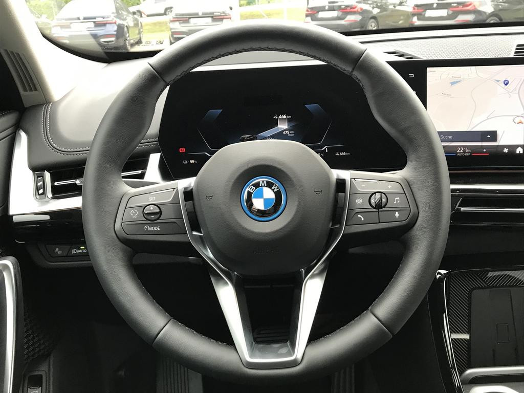 BMW iX1