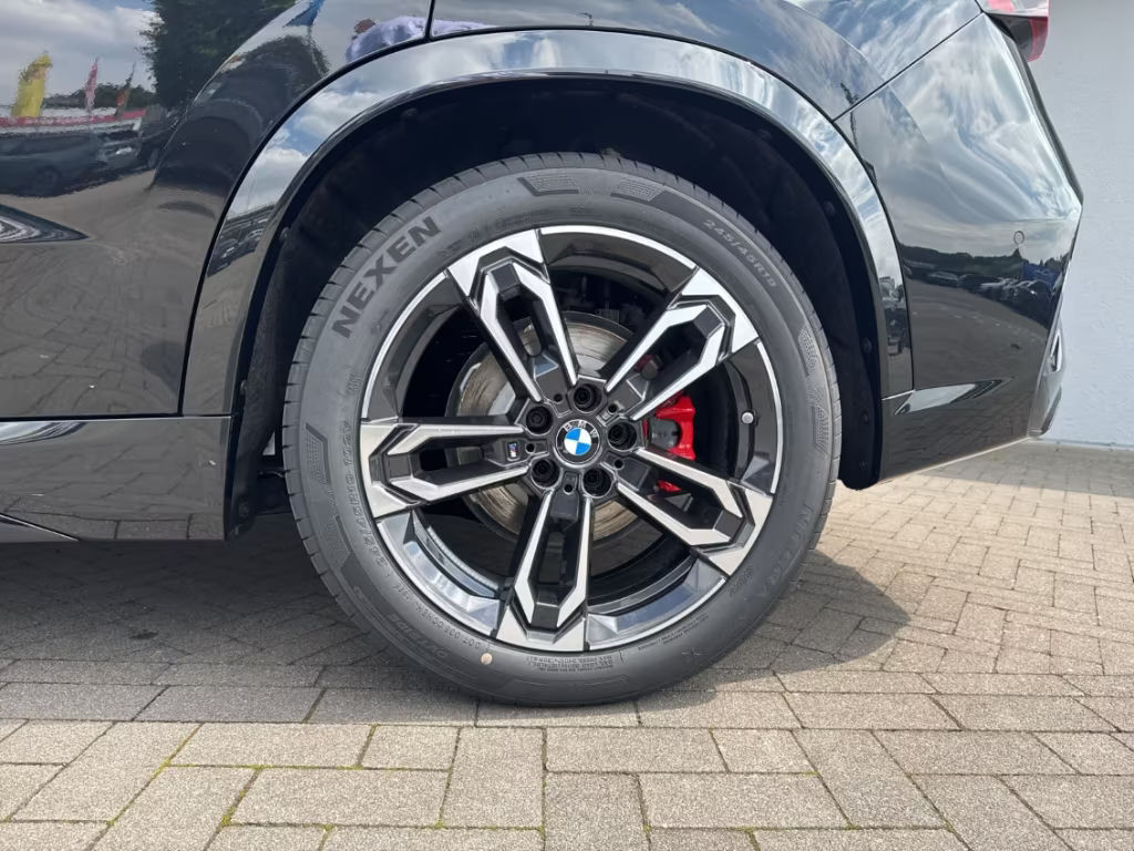 BMW iX1