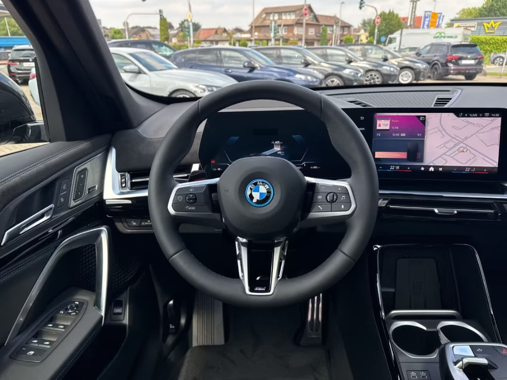 BMW iX1