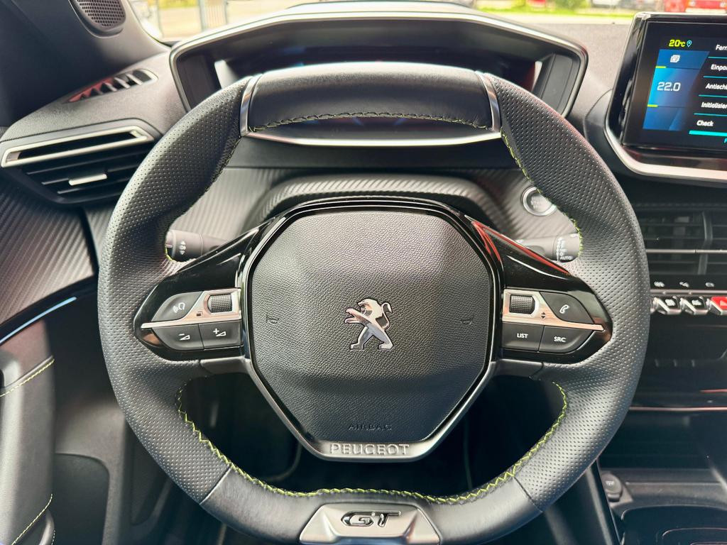 Peugeot e-2008