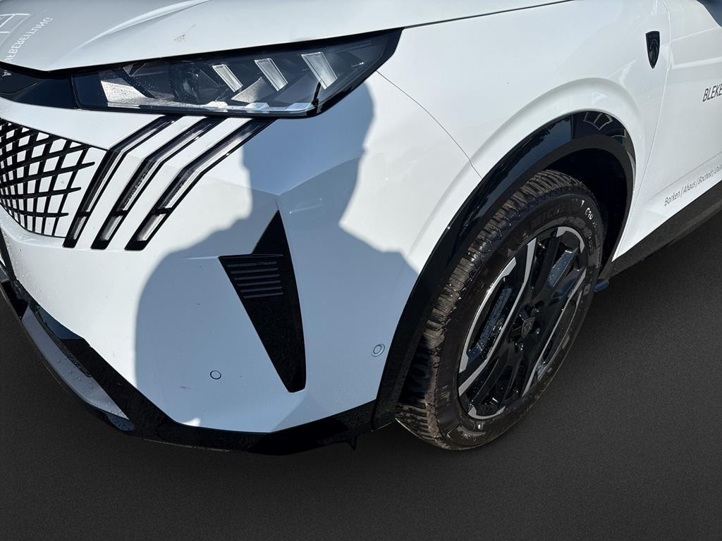 Peugeot E-5008
