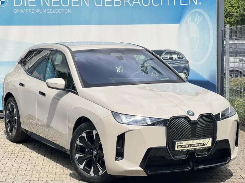 BMW iX