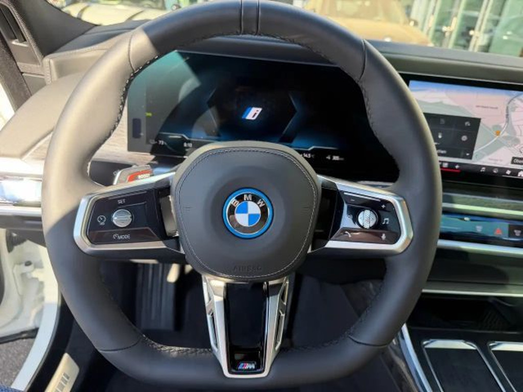 BMW i7