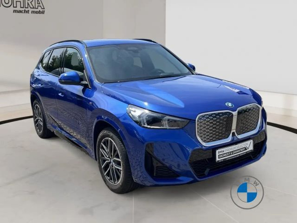 BMW iX1