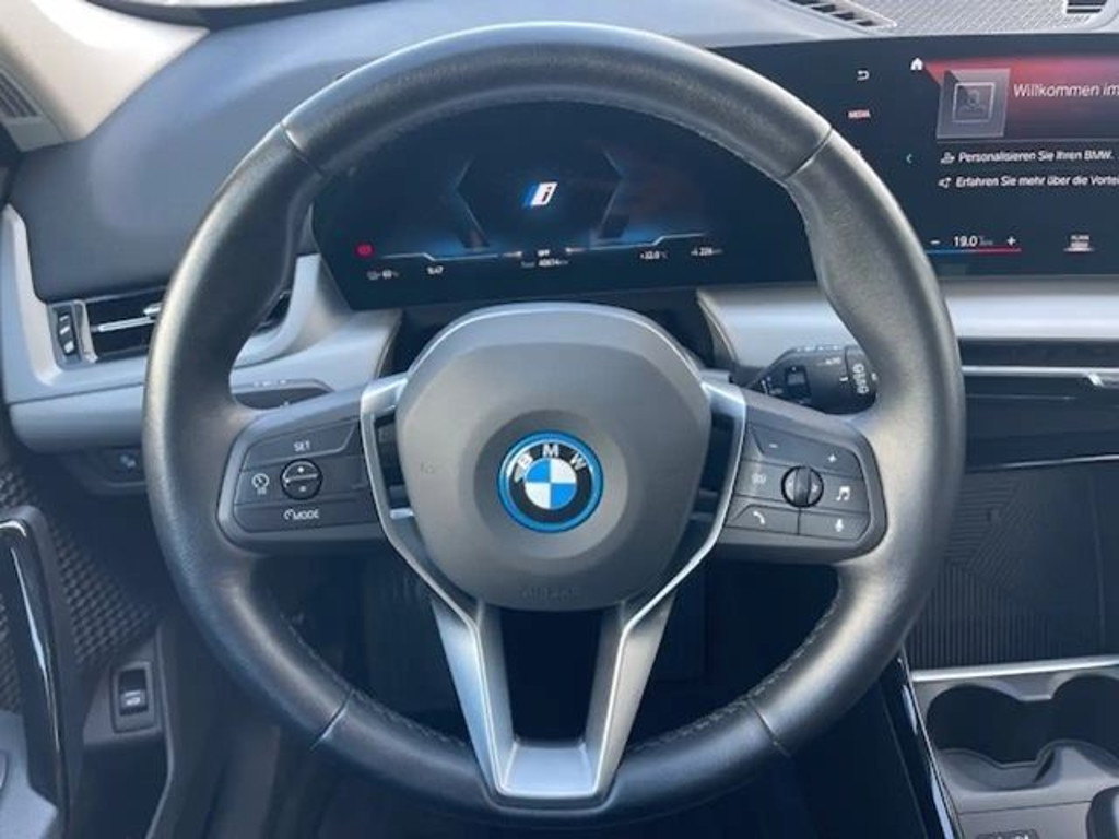 BMW iX1