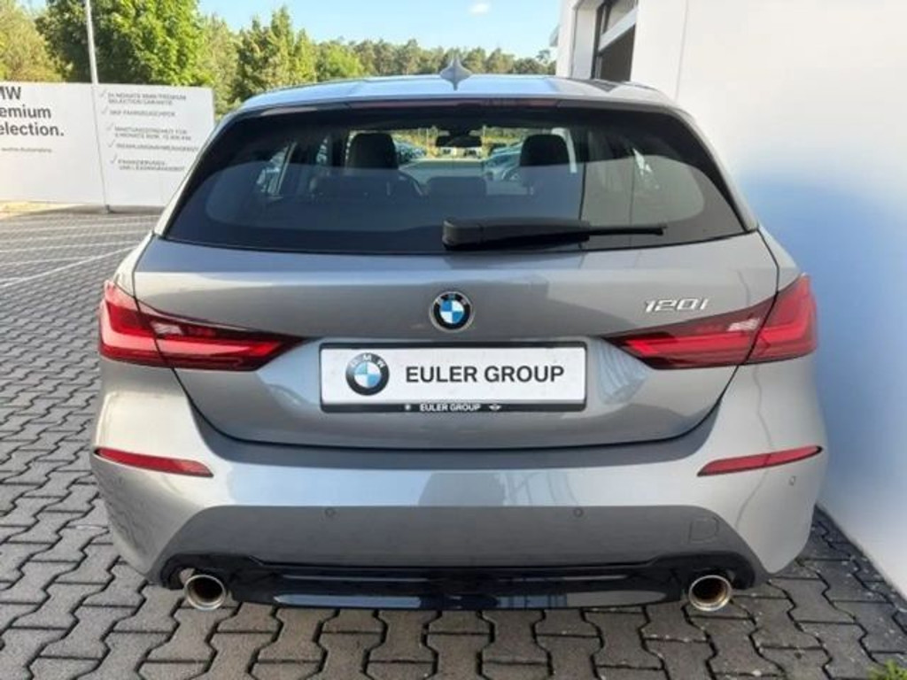 BMW 1 Serie 120 Sport Line Sedan