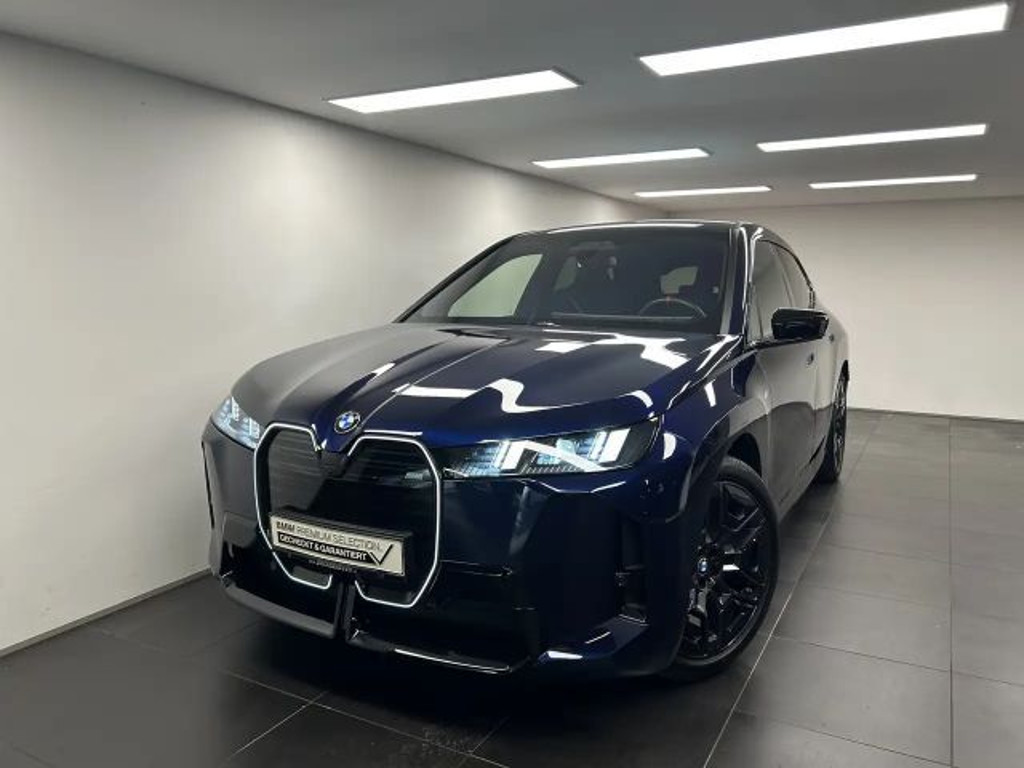 BMW iX