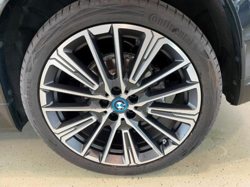 BMW iX1