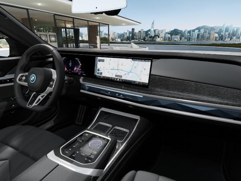BMW i7