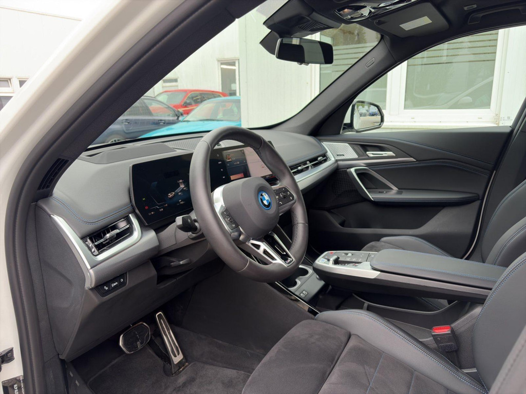 BMW iX1