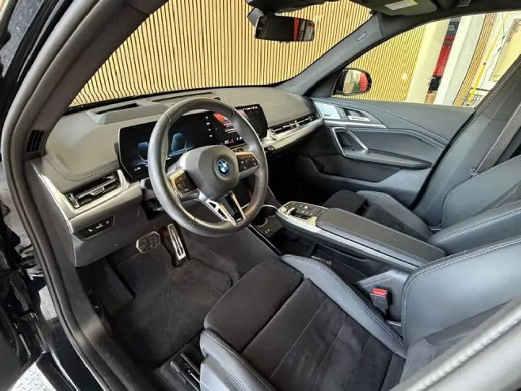 BMW iX1