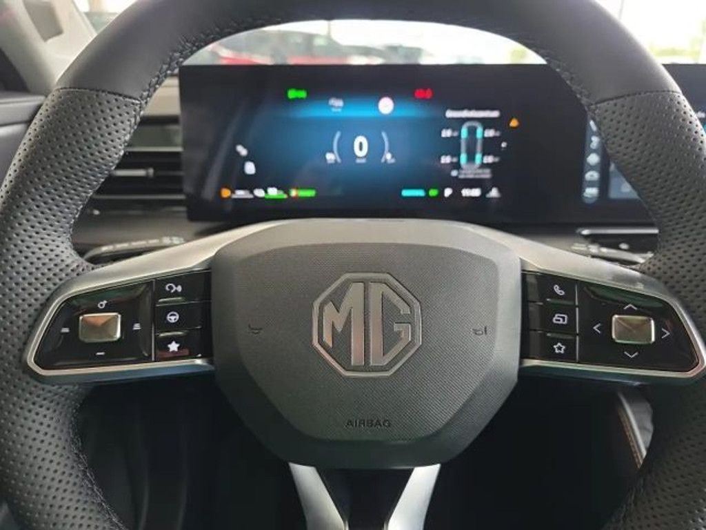 MG HS